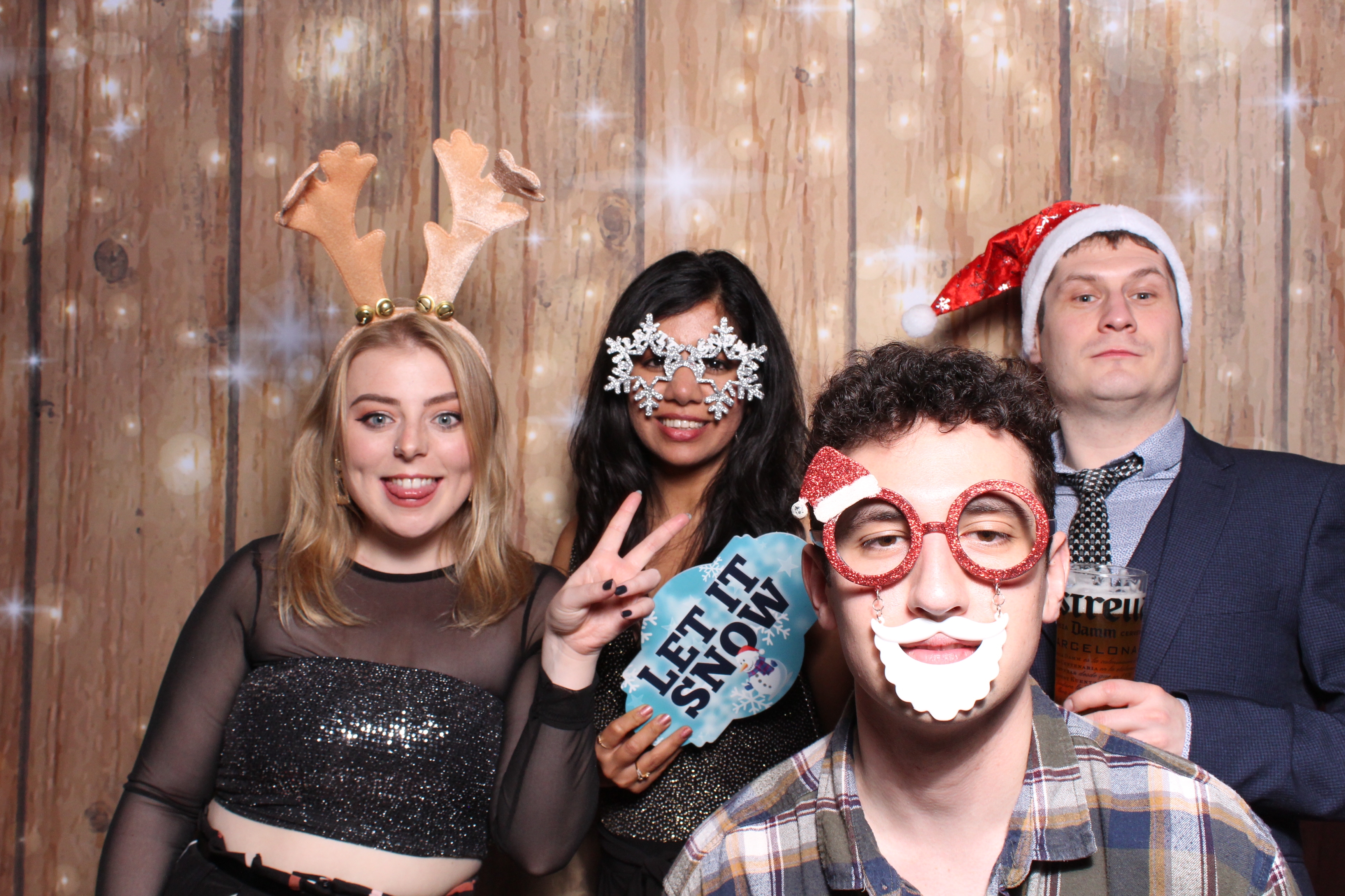Tes Christmas party  | View more photos from the event at gallery.magicimages.uk/u/MagicImages/Tes-Christmas-party